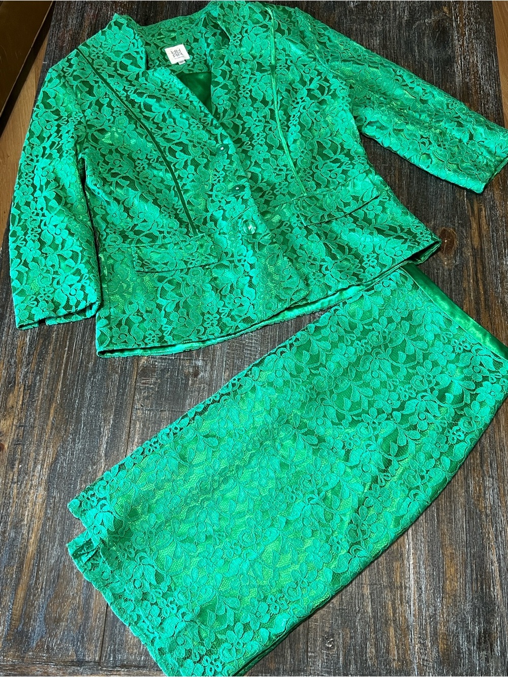 Rimini Vibrant Green Lace Two-Piece Skirt Set